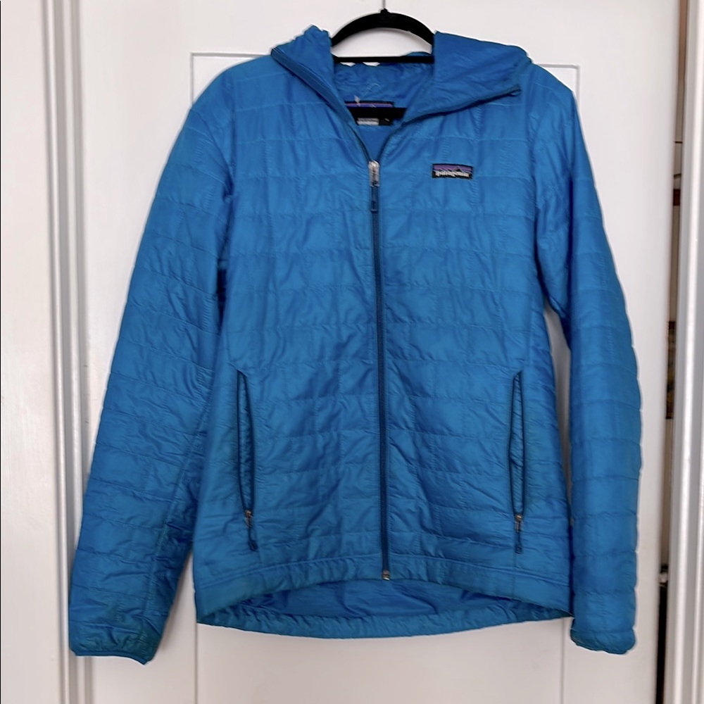 Patagonia Men’s Blue Jacket with hood